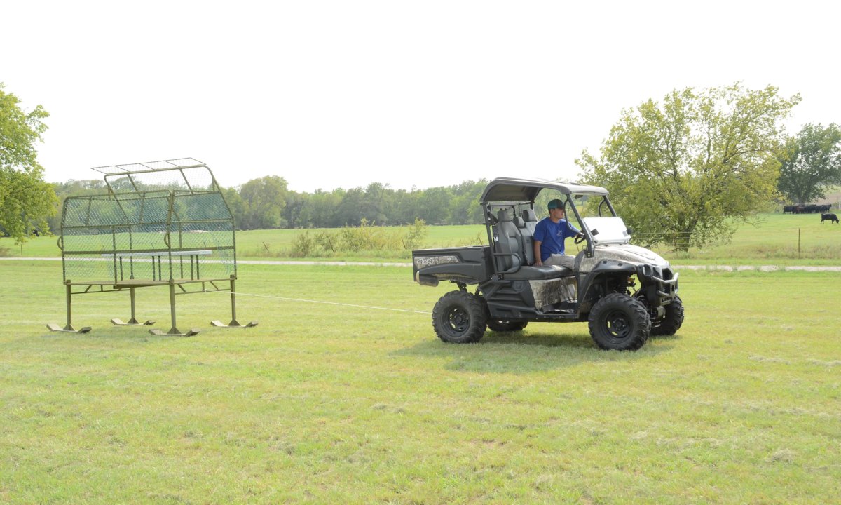 Easy to move duck hunting skid blind