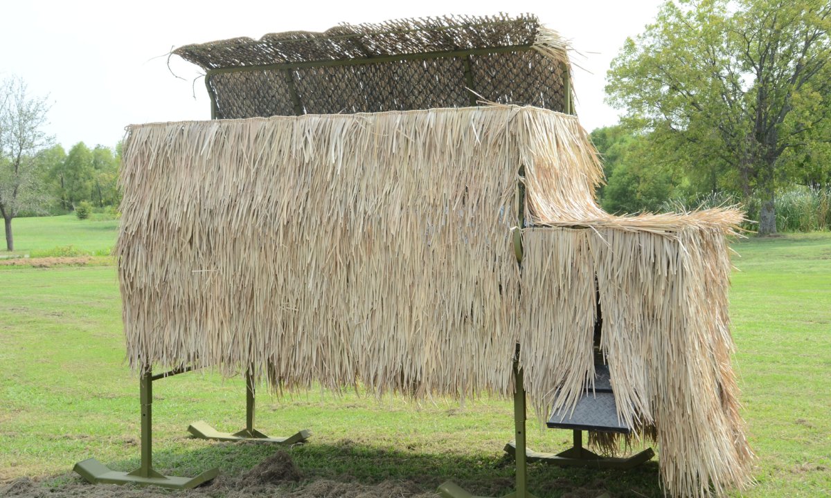 duck hunting skid blind with optional fast grass and dog platform