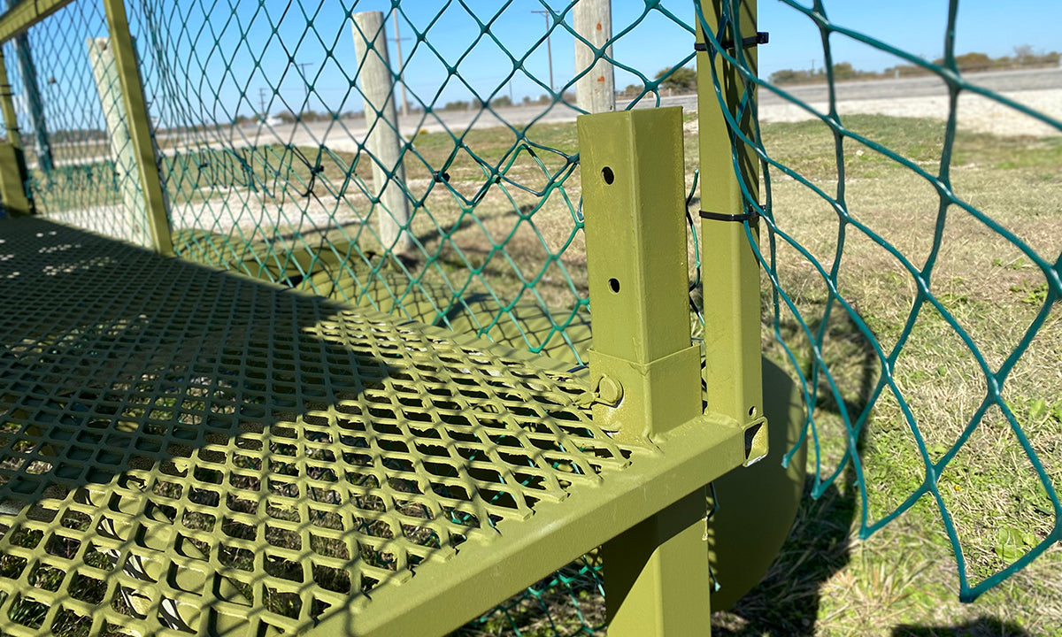 Height adjustment on skid duck blind